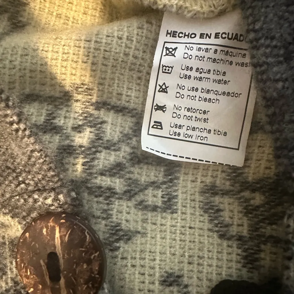 Gray Poncho with Frida Kahlo Design Size O - Image 5