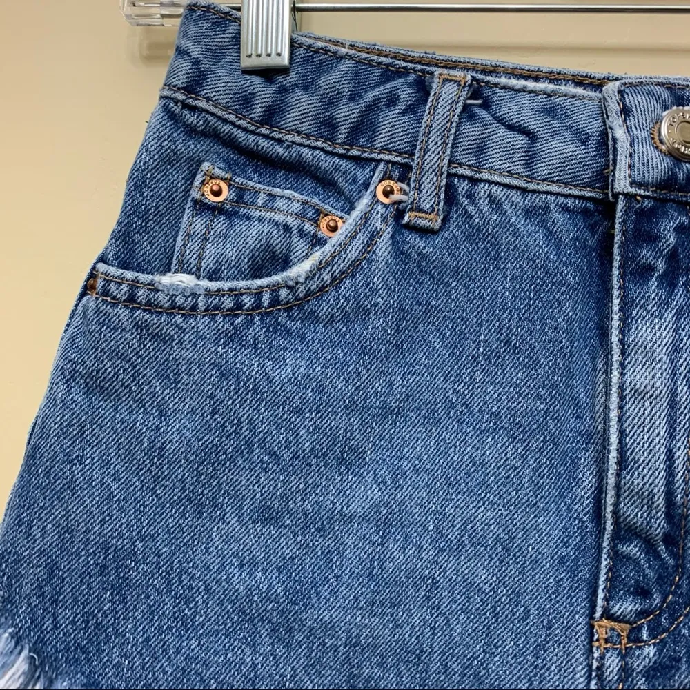 EUC Topshop Kiri High Rise Frayed Hem Blue Denim Shorts Size 8 - Image 6