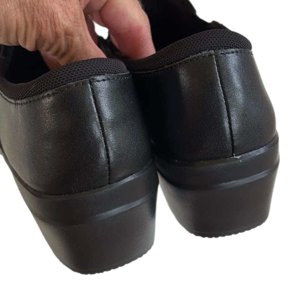 Like New Clarks Leather Booties Black Size 9.5 Wide Width - Image 6