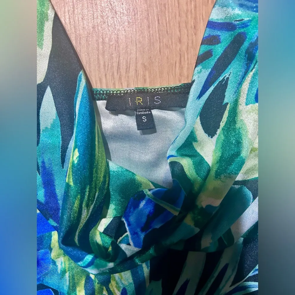 🏷️🏷️Iris tropical print maxi fitted dress w slit ladies small - Image 3