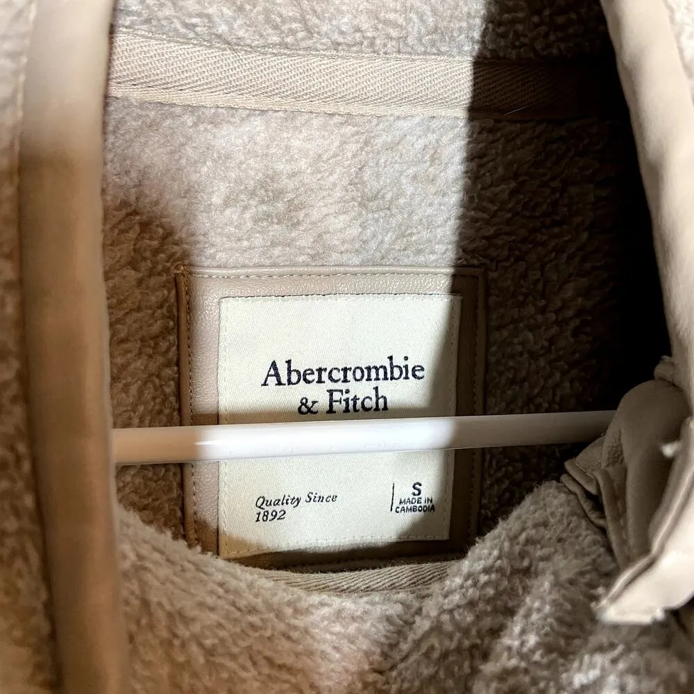 Abercrombie & Fitch Sherpa Fleece Quilted Sweatshirt Asymmetrical Snap Cream S - Image 2