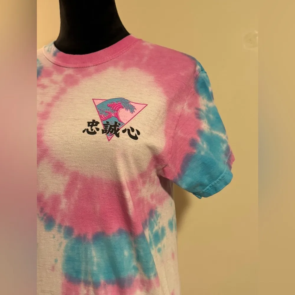 Handmade Pink and Blue M&O Gold Tie Dye Wave Graphic Tee size small - Image 3