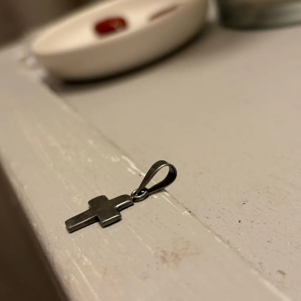 Silver Cross Pendant - Image 4