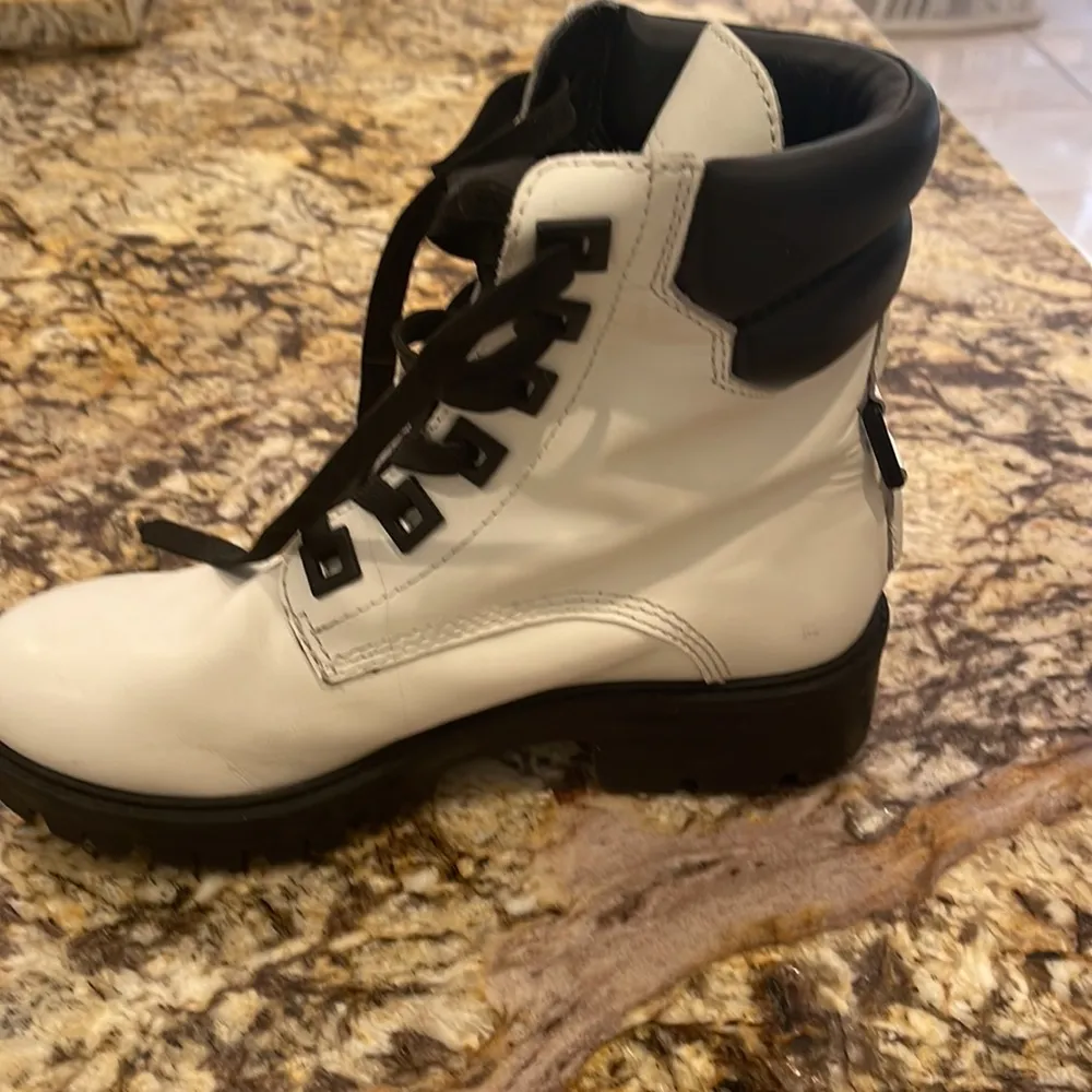 Kendall & Kylie combat style boots/shoes - Image 3