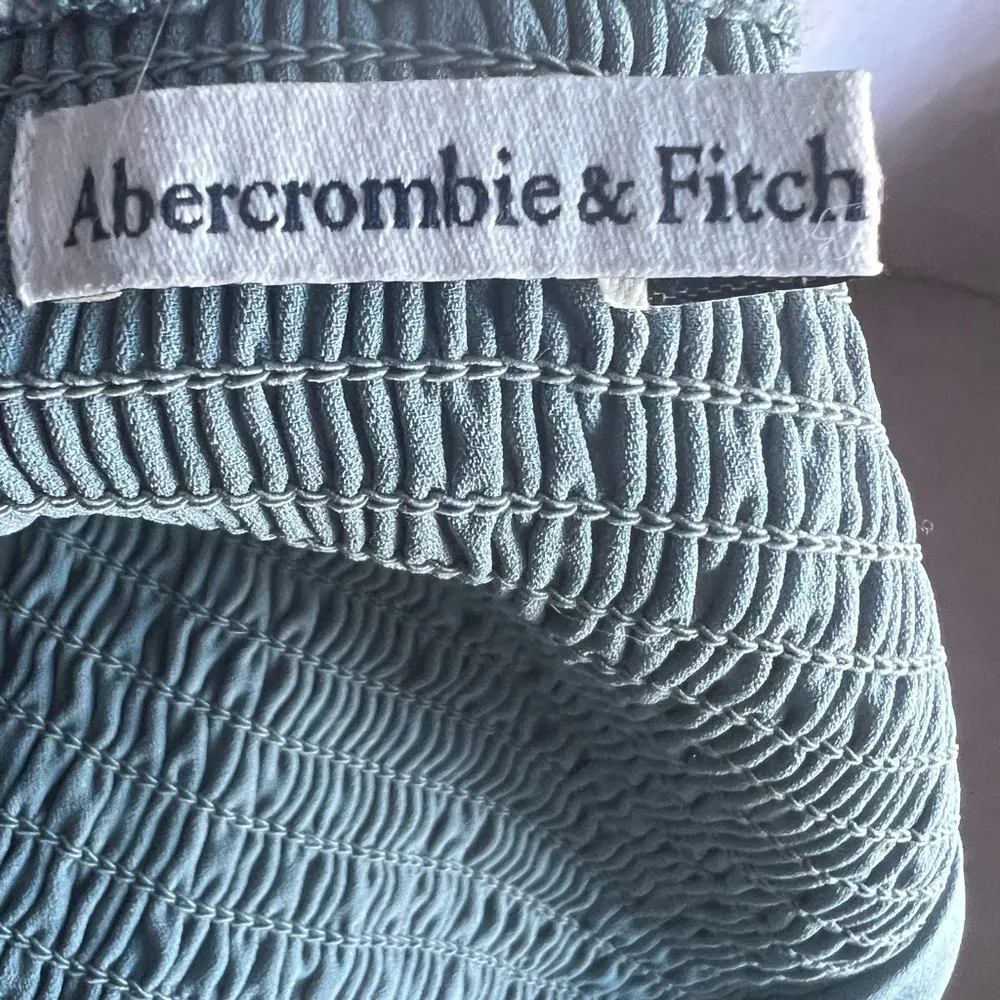 ABERCROMBIE &  FITCH Size Medium MIDI-Length Short Sleeve Dress with Ruching - Image 8