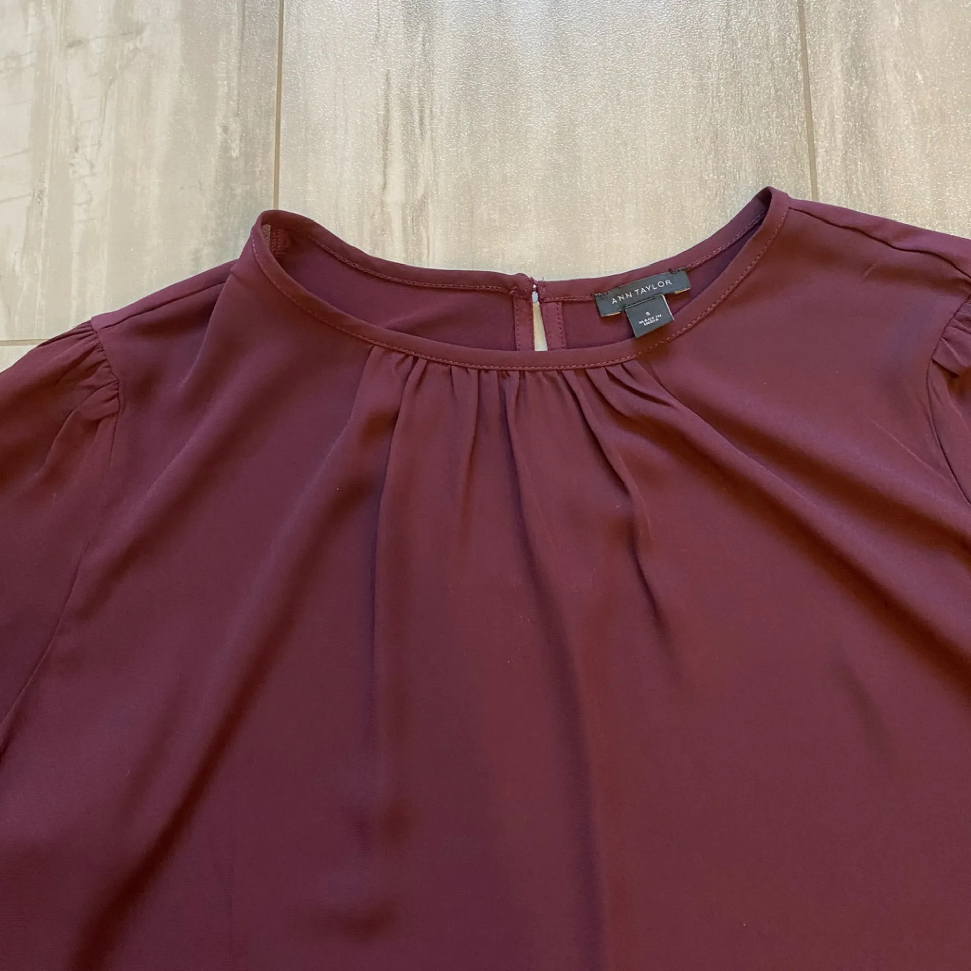 Ann Taylor Flowy Dark Eggplant Purple 3/4 Length Tucked Pleat Sleeve Blouse - Image 10