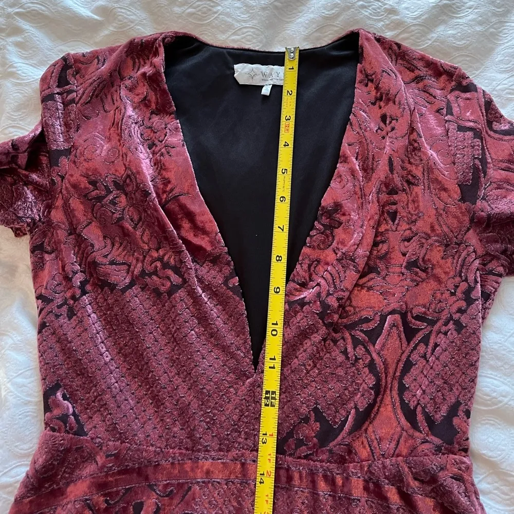 Never worn: WAYF Maroon V neck dress - Image 13