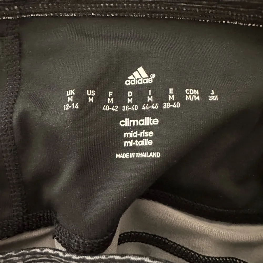 Adidas Clima-Lite Cropped Knee Length Leggings Black Gray Print Size Medium - Image 2