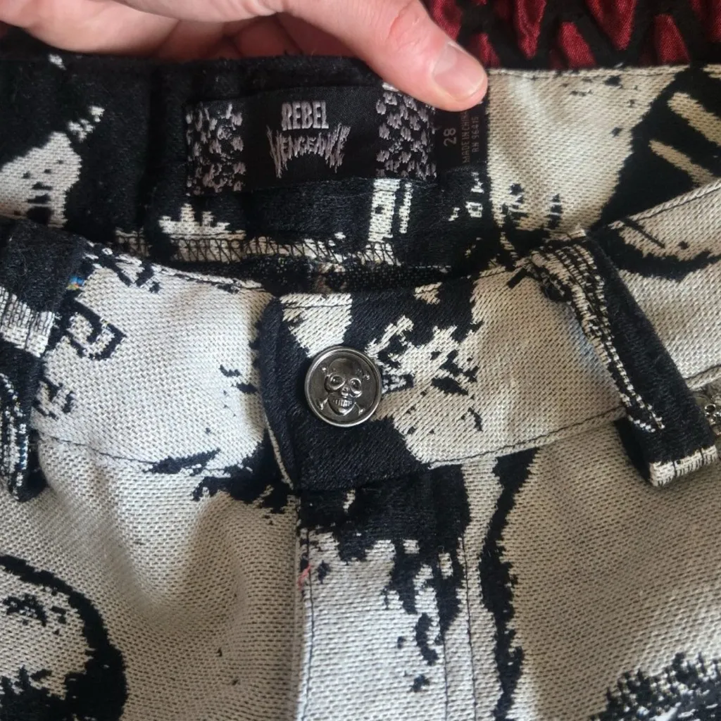 Rebel Vengence tapestry skeleton shorts - Image 5