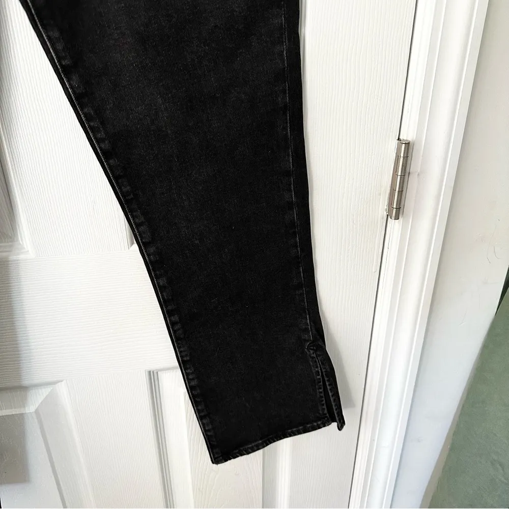 Good American NWT Black Good Boy Straight Leg Denim Jeans Busted Knee 6/28 - Image 7