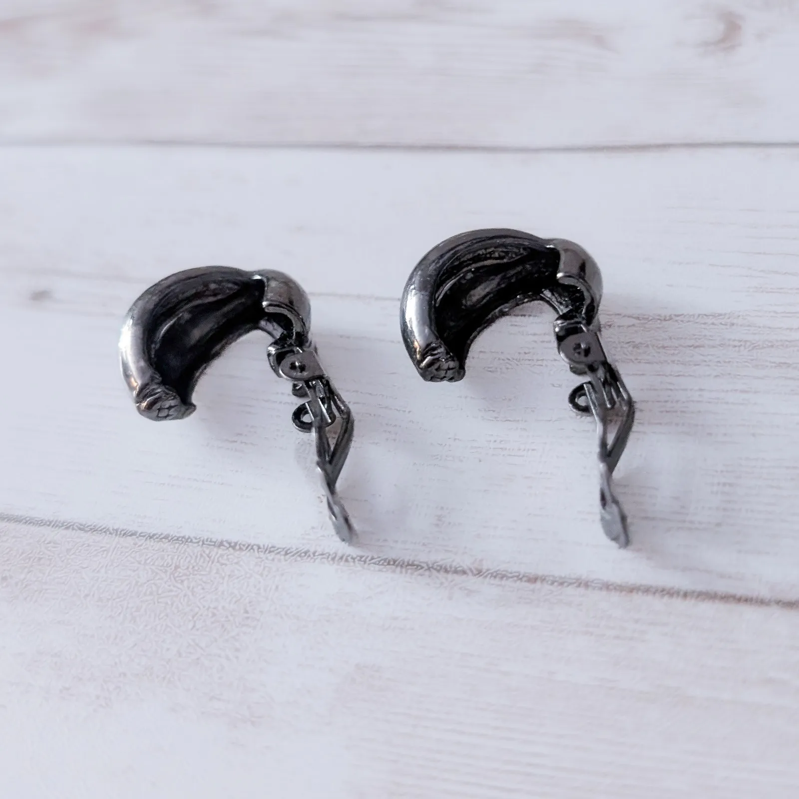 Vintage Clip On Earrings Dark Grey Twisted Chunky Hoops Gray - Image 8