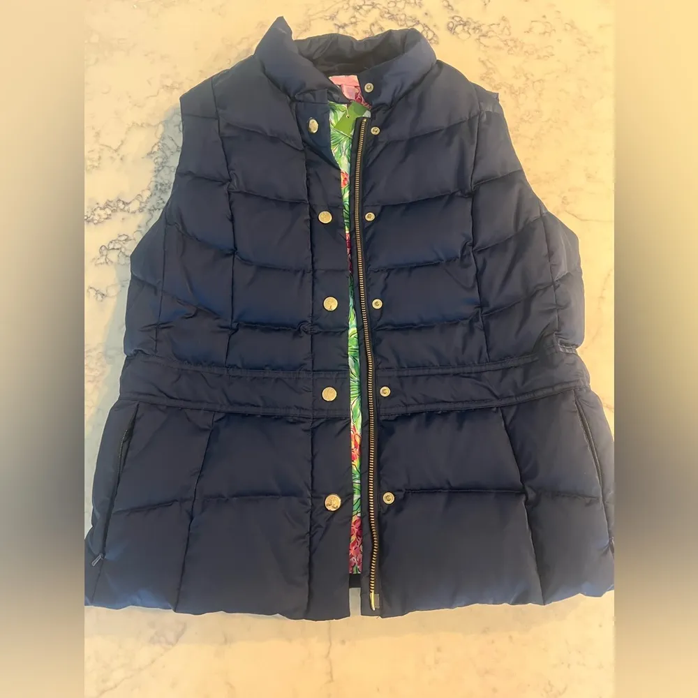 New Lilly Pulitzer Lauren Down Puffer Vest Navy Floral Lining Large $188 RARE - Image 3