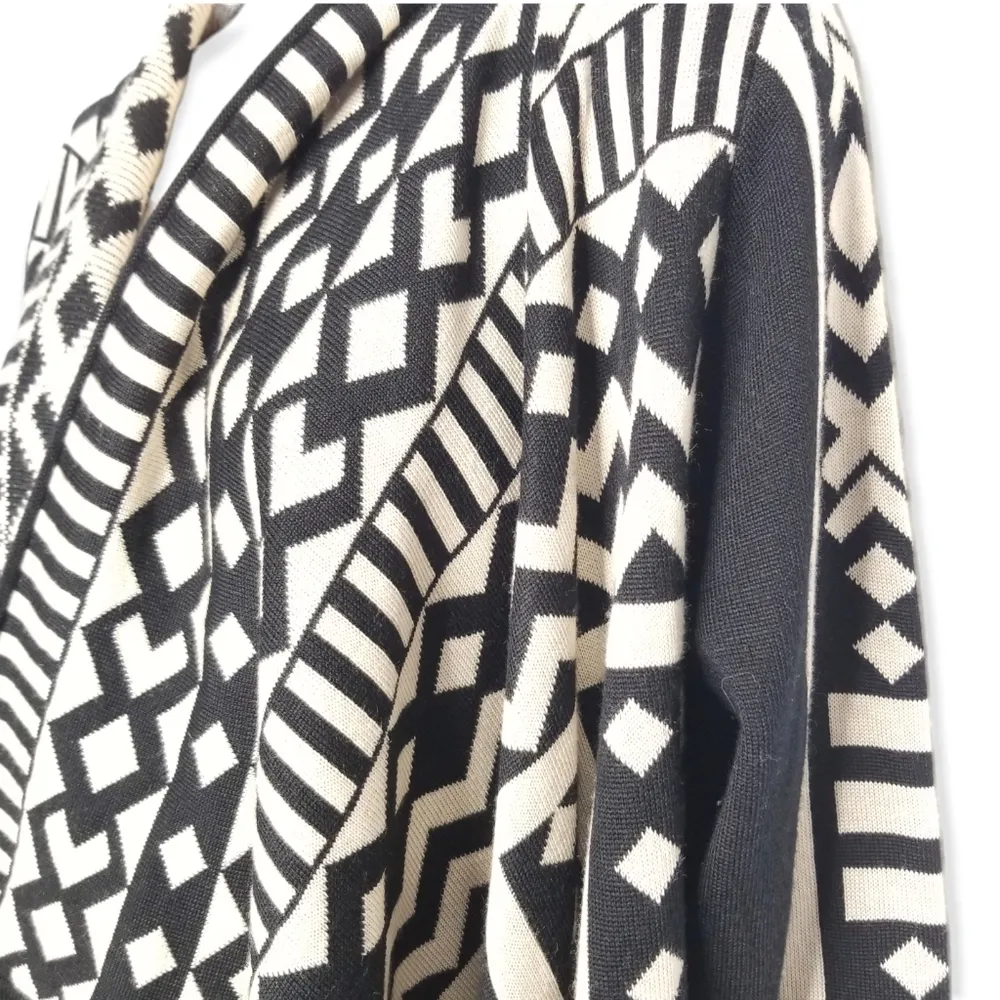 Charlie Paige Aztec Print Beige & Black Cardigan Sweater S/M - Image 6