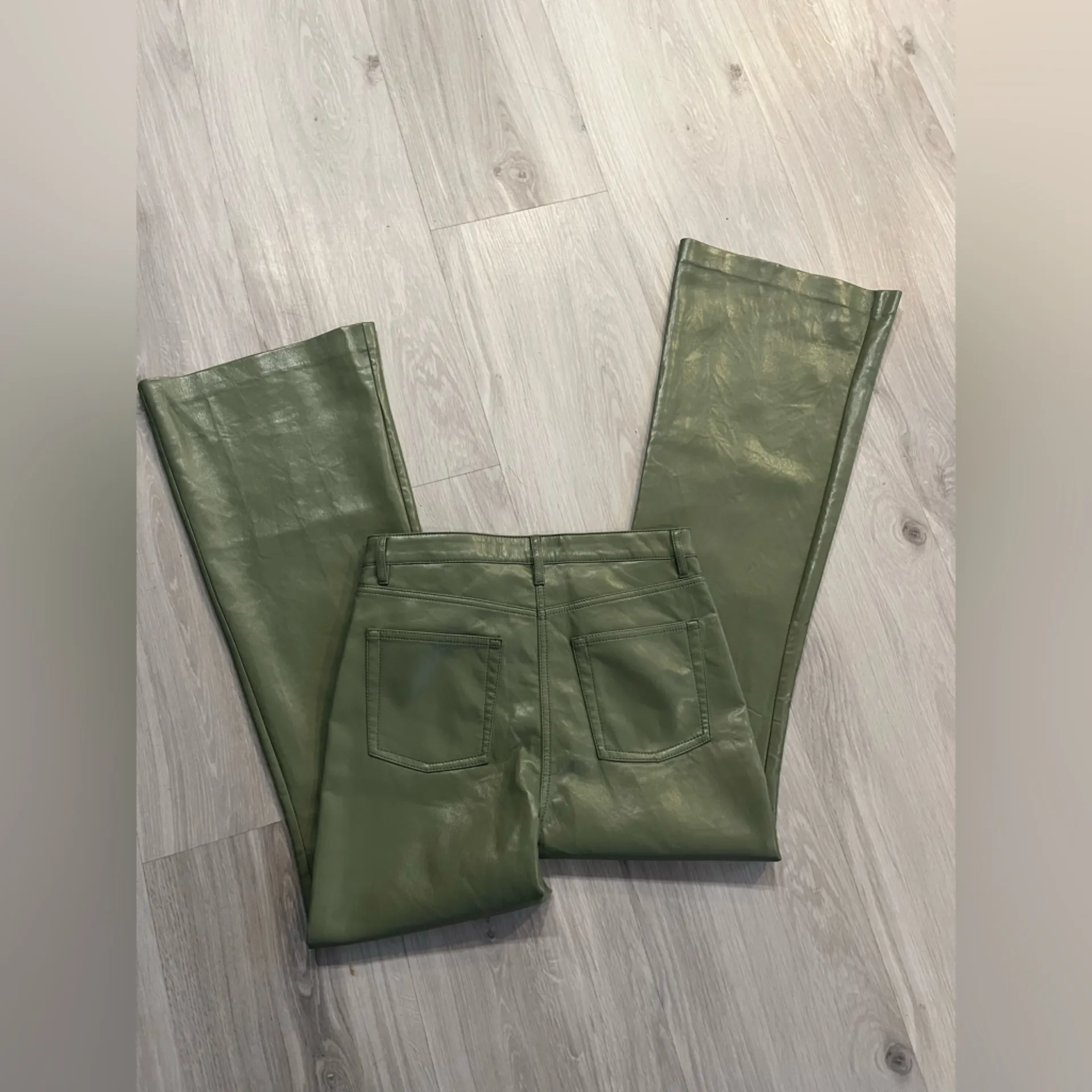 NWOT Wilfred Aritzia Olive Leather Pants - Image 9