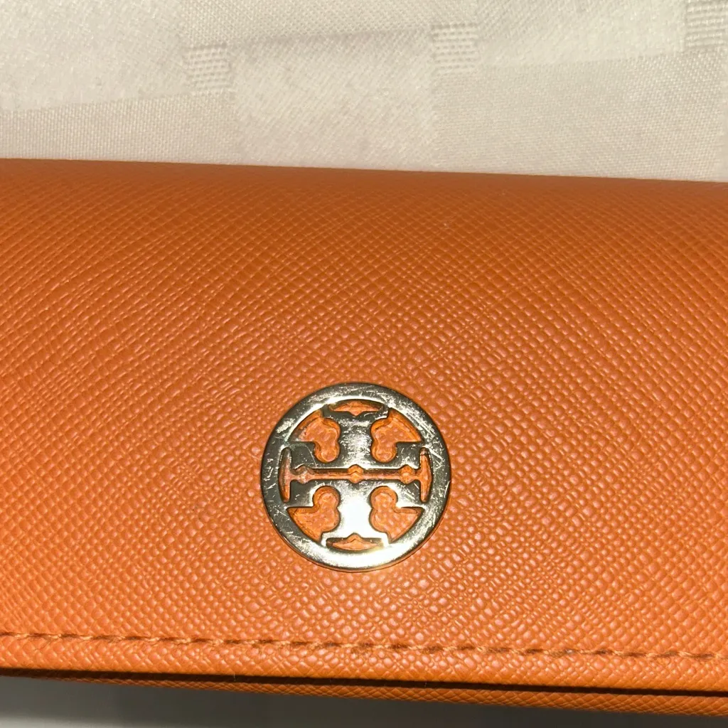 Tory Burch Orange Eyeglass Case with Logo Accent - Image 2