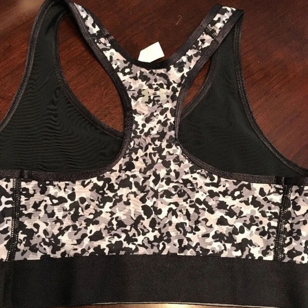 Under Armour Black Camo Racerback Sports Bra Small - Image 8