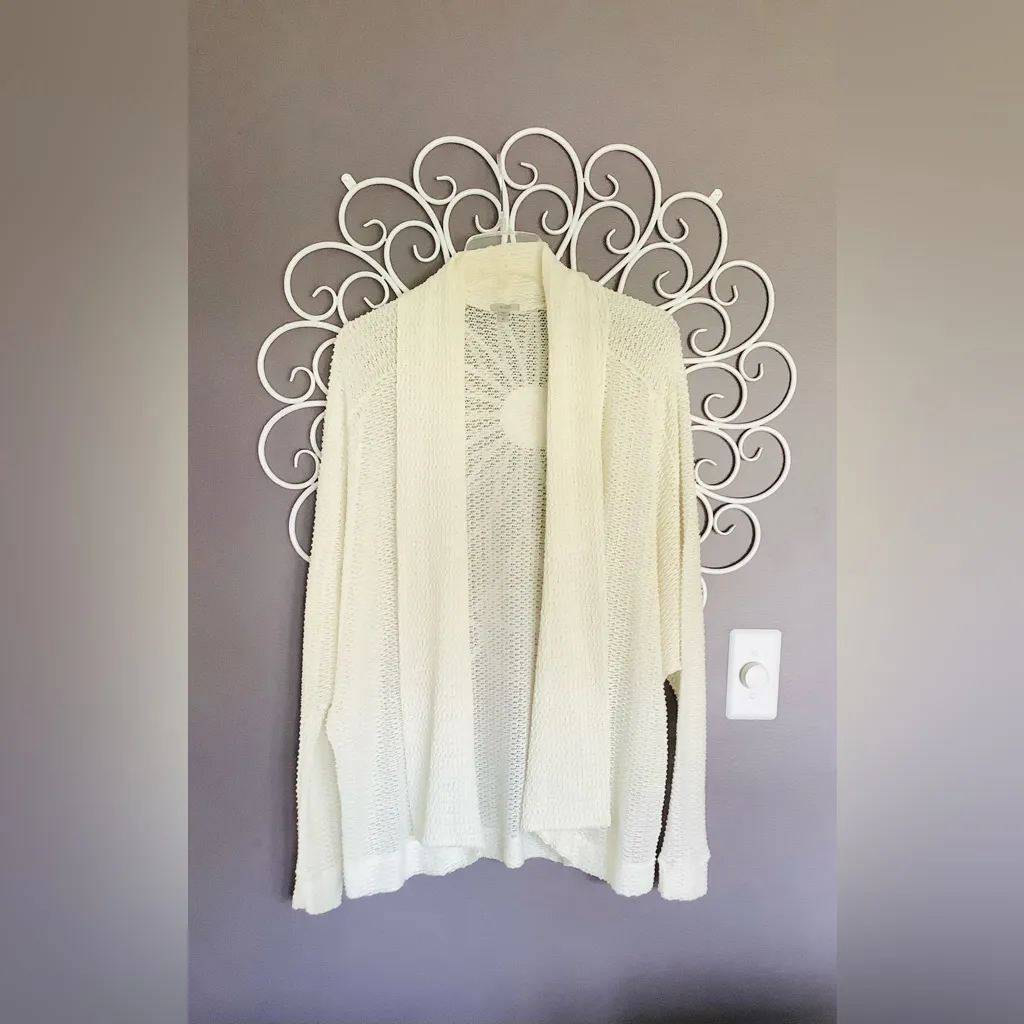 Soft button less cardigan 🌷🌷 Size L - Image 3