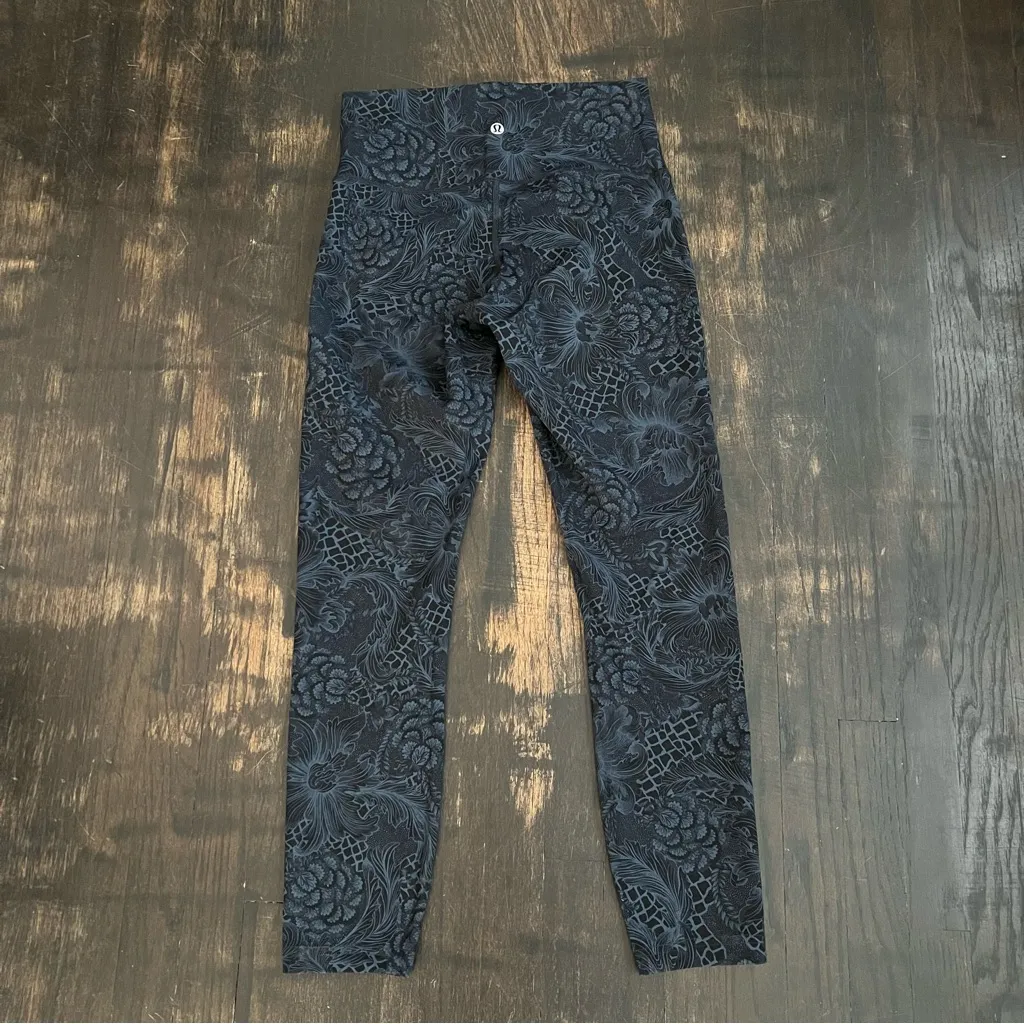 Women’s Lululemon Wunder Under High Rise Luxtreme Navy Black Floral Leggings 6 - Image 4
