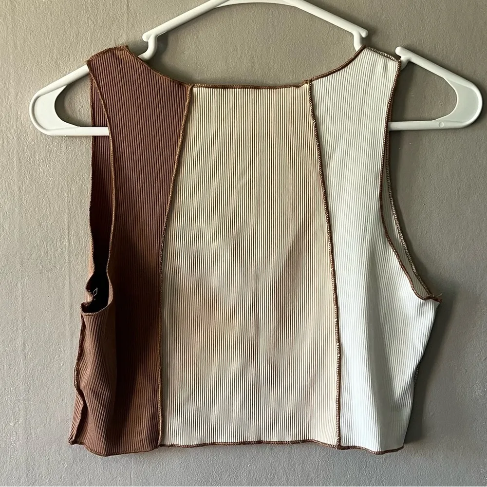 SHEIN Neutral Color block Cropped Tank Size Large - Image 3