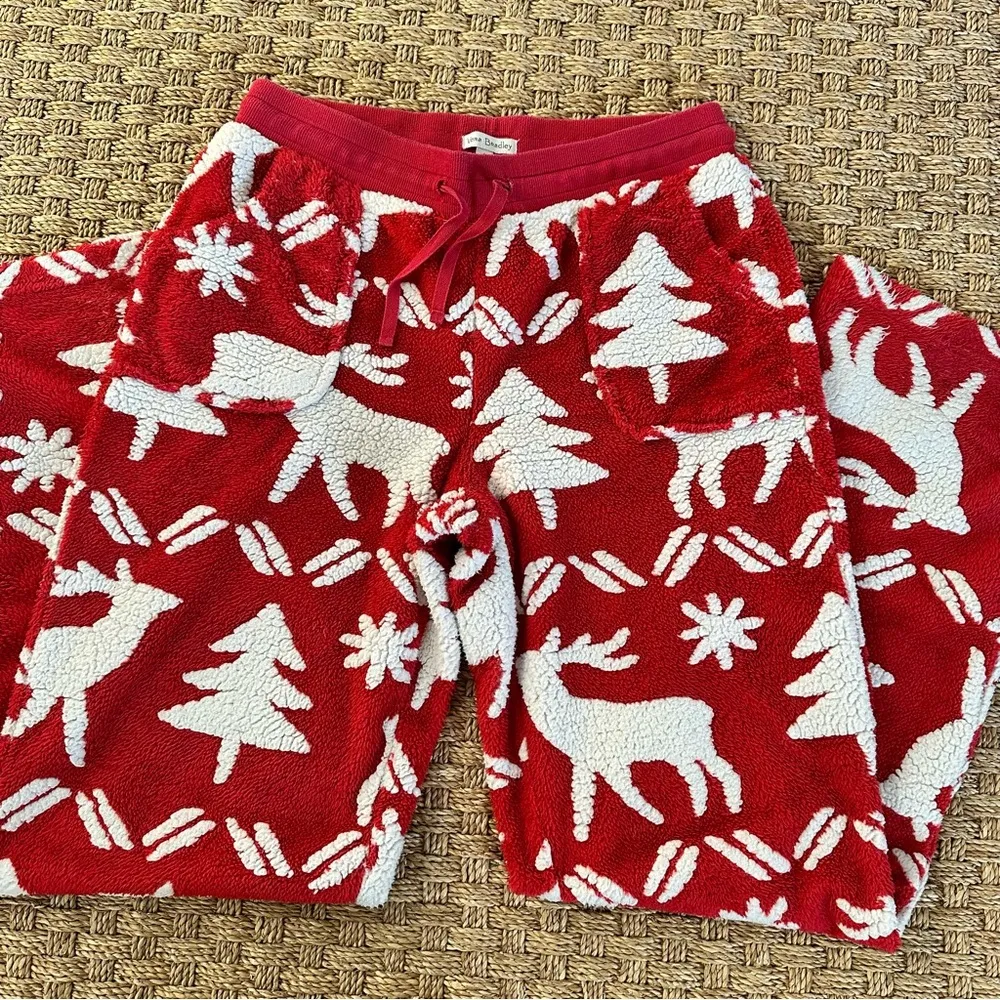 Vera Bradley Jacquard Fleece Pajama Pants in Reindeer Intarsia Red small - Image 9