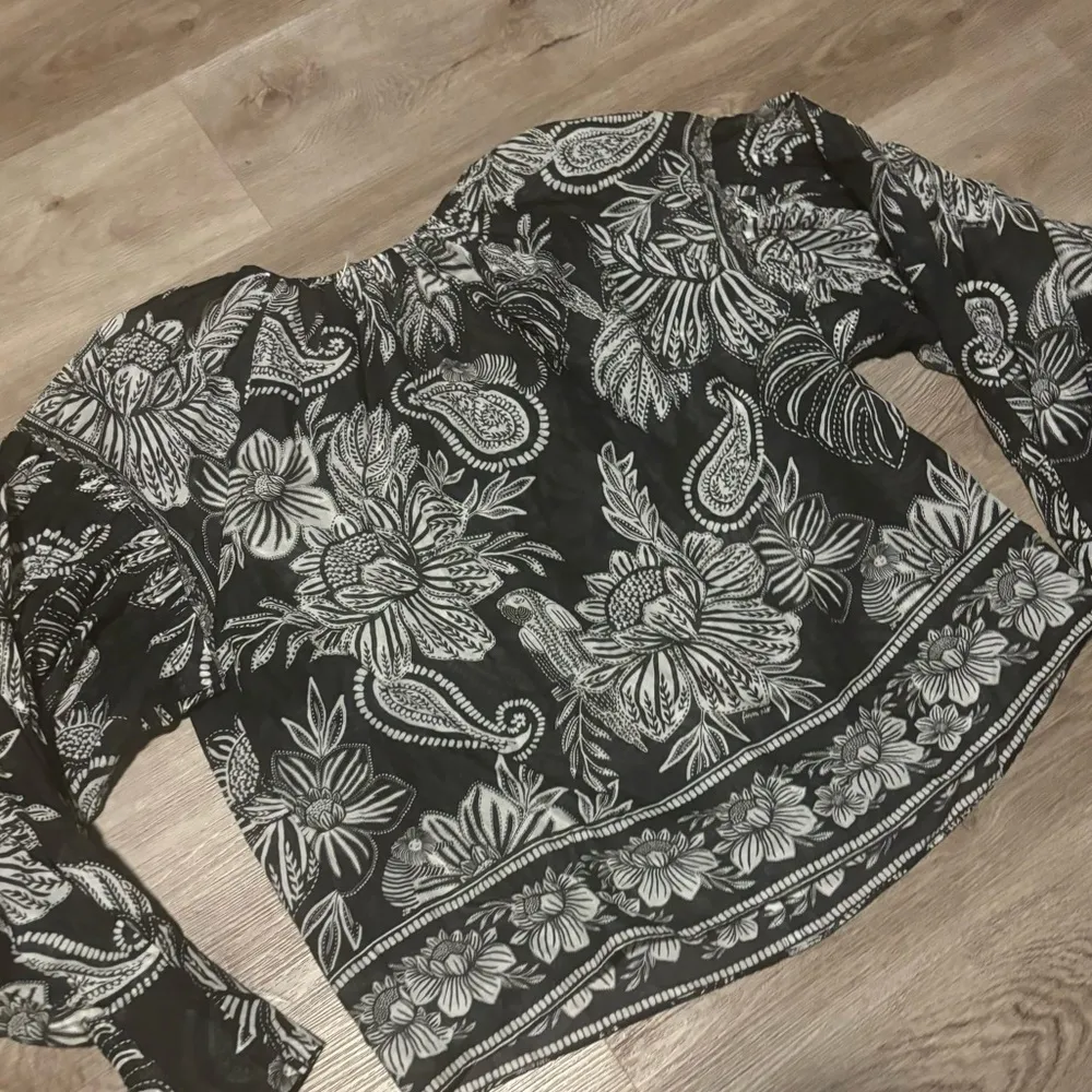 Farm Rio Womens  V-Neck Blouse, Black - Image 9