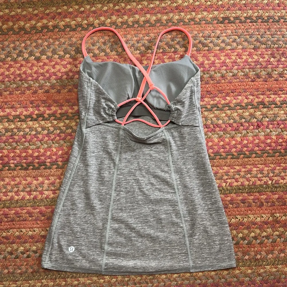 LULULEMON DANCING WARRIOR GRAY STRAPPY YOGA TANK HOT PINK DETAIL - Image 5
