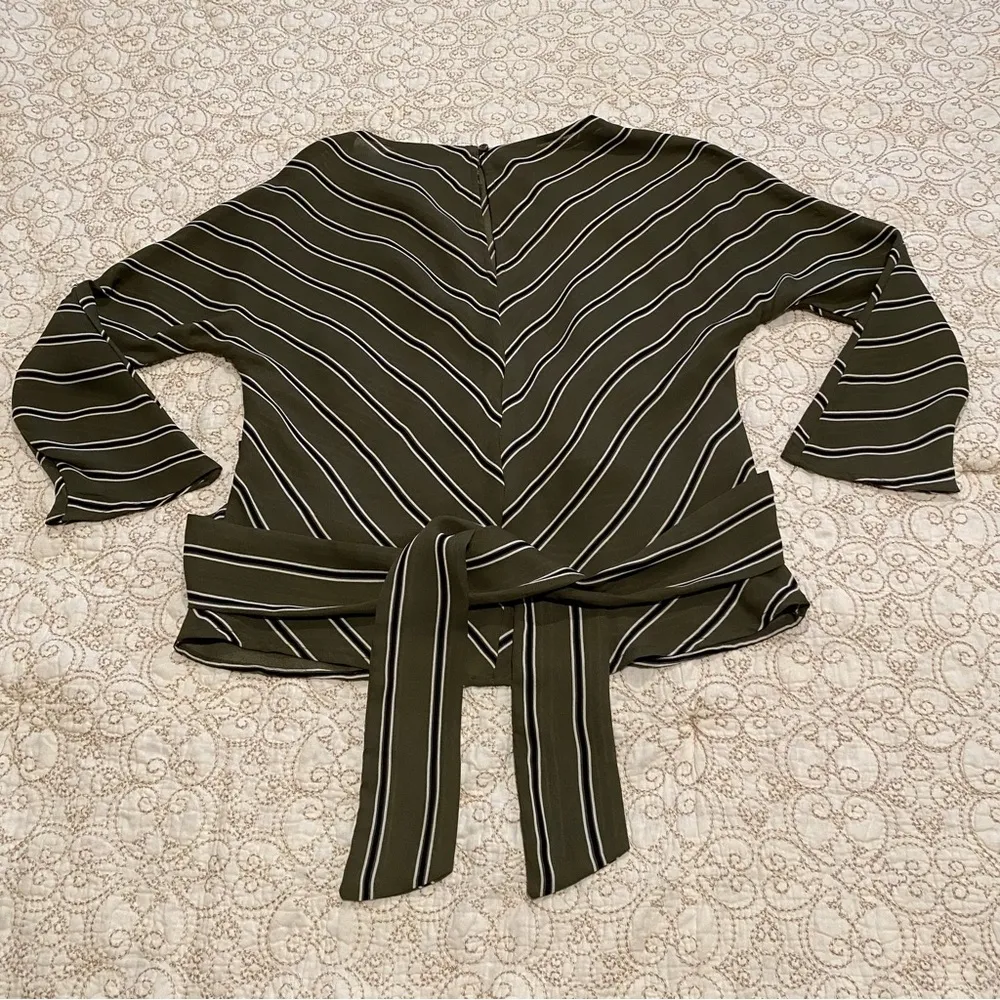 NWT Timing Women’s Olive Green Tie Back Fitted Blouse Size Medium - Image 8