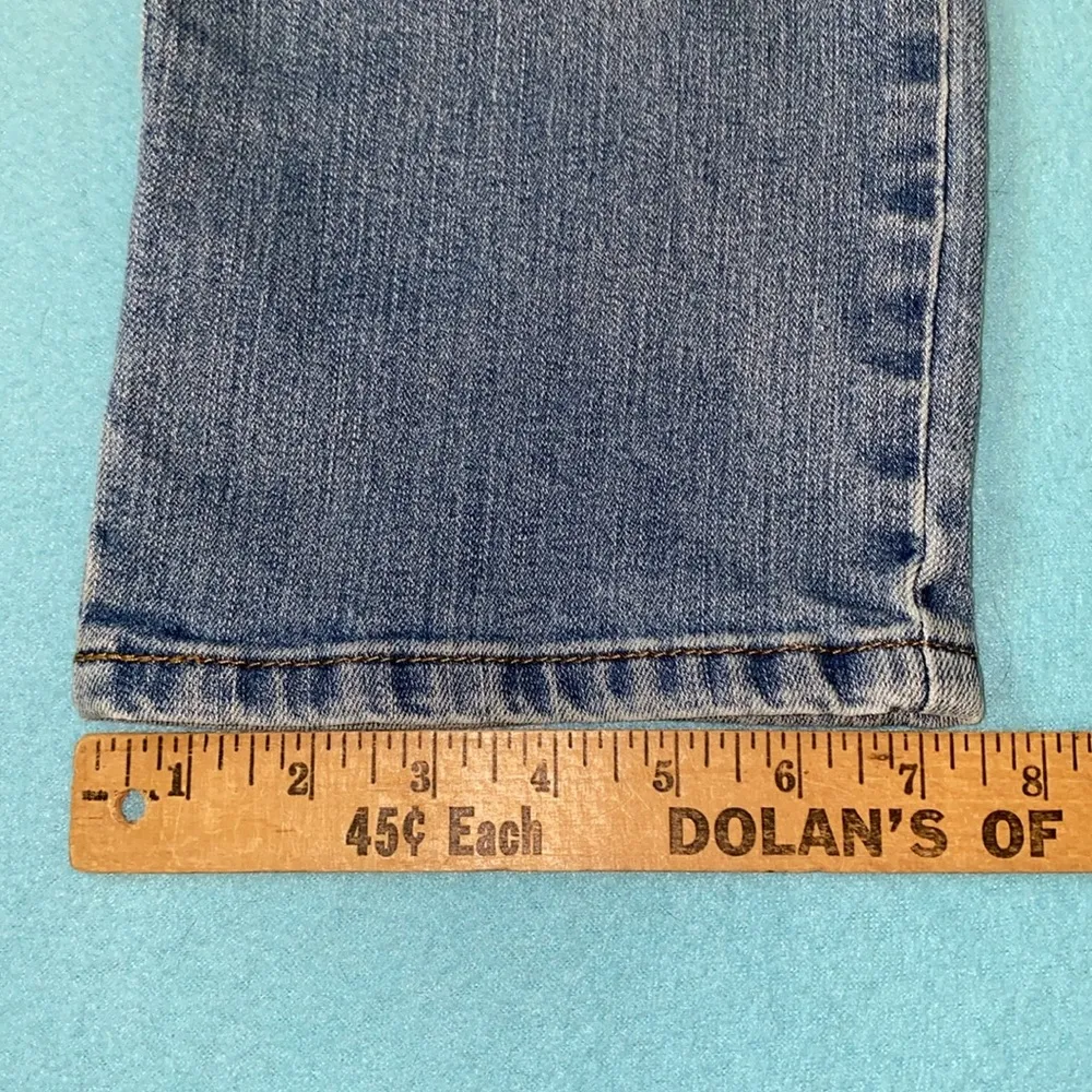 GLORIA VANDERBILT Amanda light wash blue jeans average length 5 pockets size 10 - Image 12