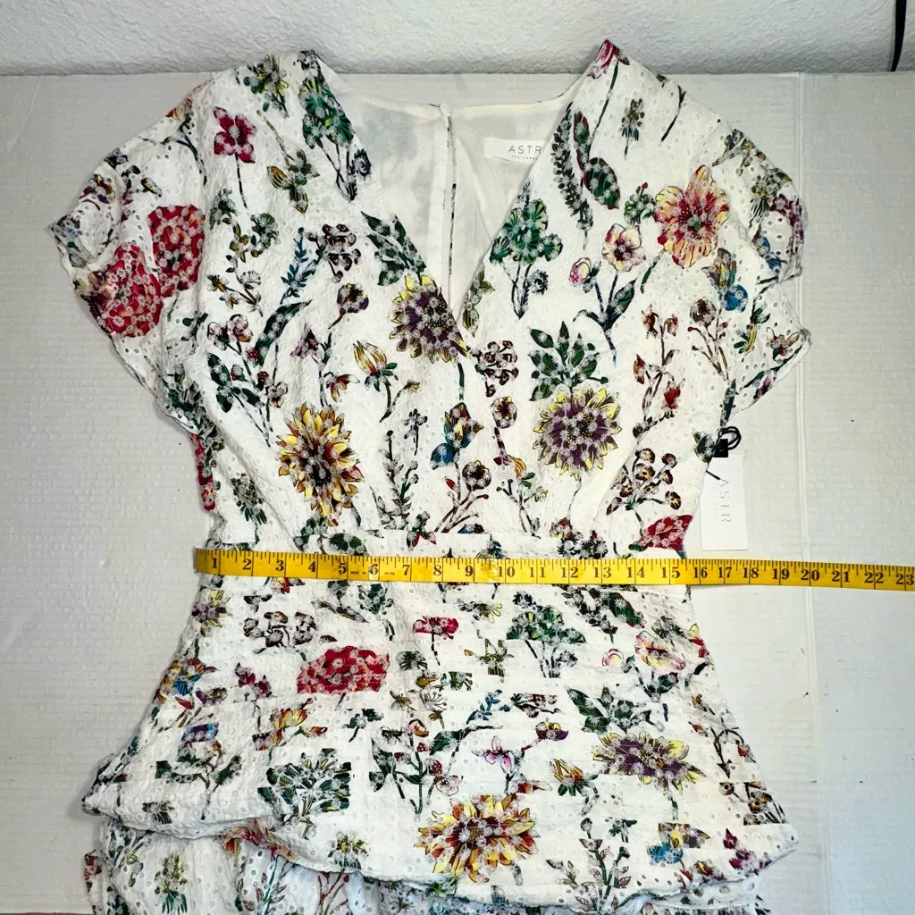 ASTR The Label Dress Women’s Large White Floral Eyelet Ruffle Short Sleeve Mini‎ - Image 6