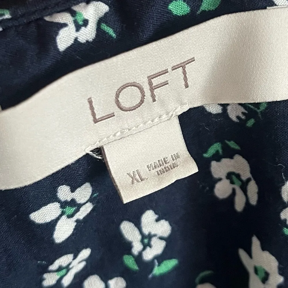 Loft • Navy Floral Ruffle Tie Neck Tank Top - Image 7