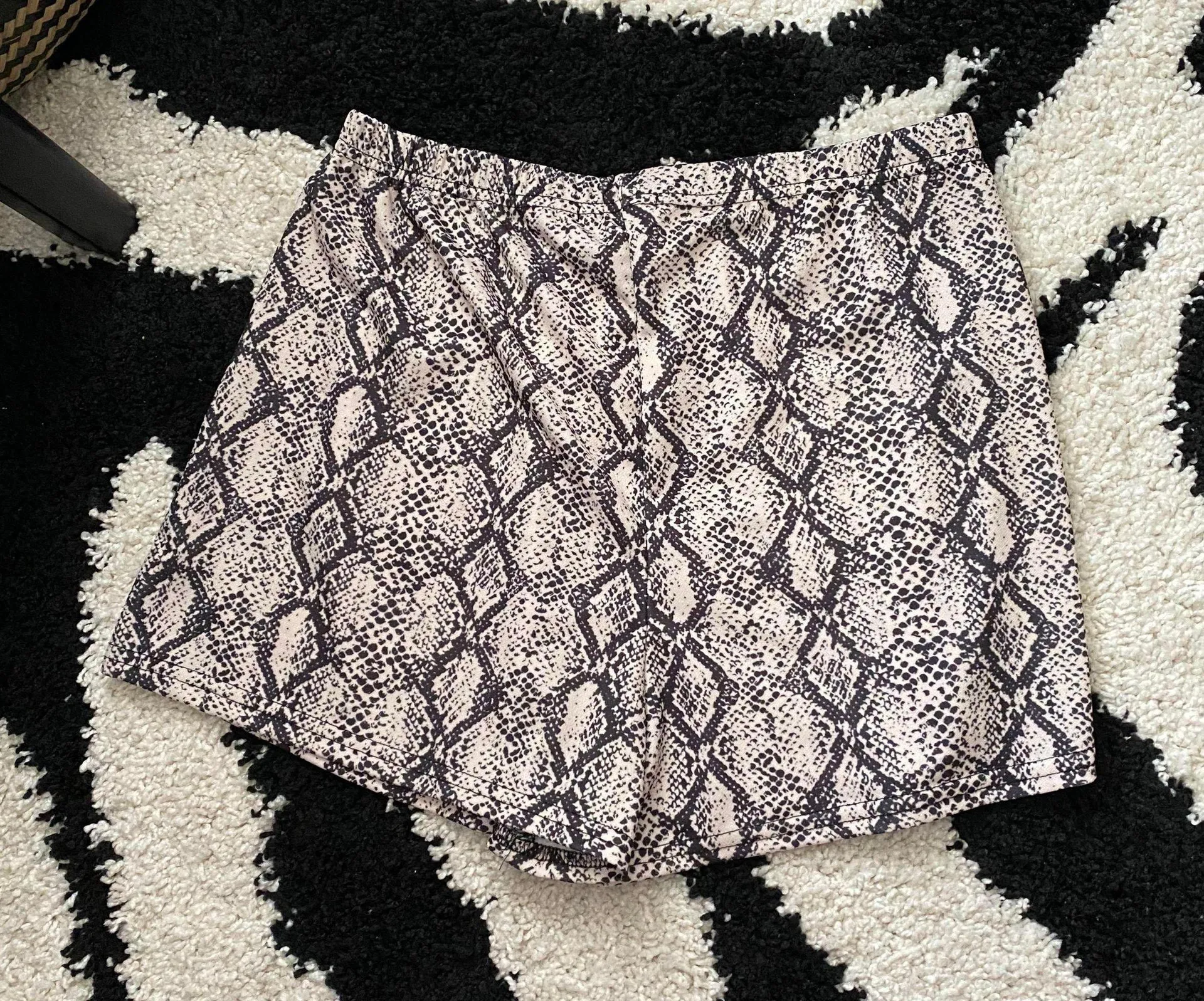 NWT  Snake Print Shorts - Image 4