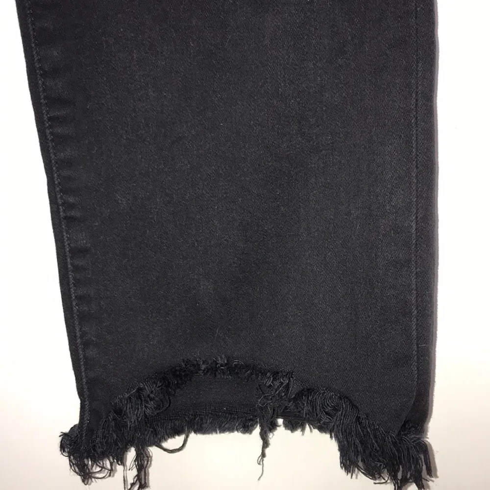 Levi’s Premium Women’s 725 High Rise Straight Crop Distressed Black Denim Jeans - Image 4