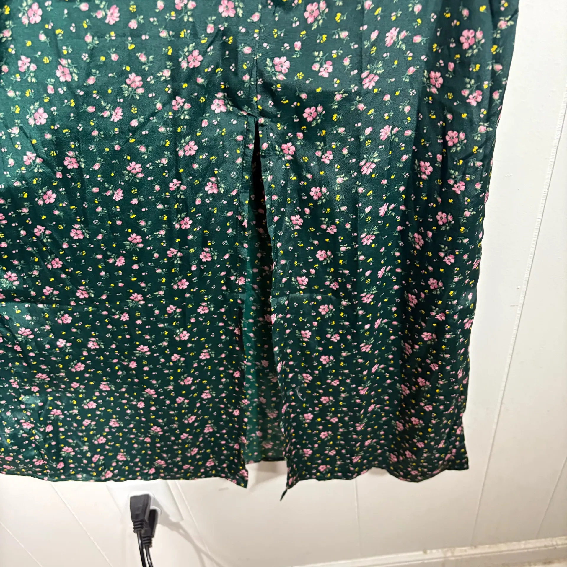 American Eagle Dark Green Pink Ditsy Floral Silky One Shoulder Dress Medium NWT - Image 4