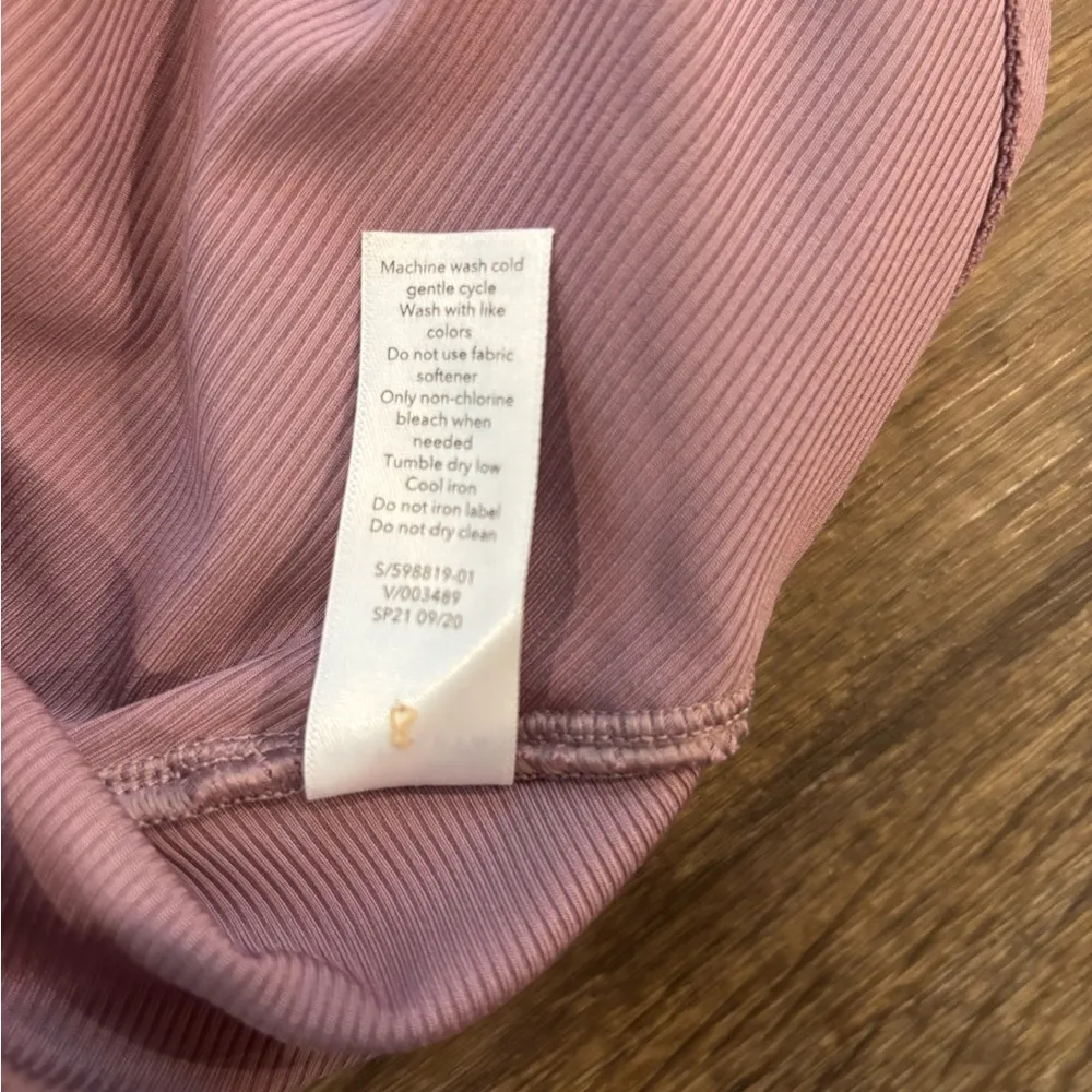 Athleta Bayview Tee - Faux Wrap - Floral Mauve -Sz Medium -EUC - Image 5