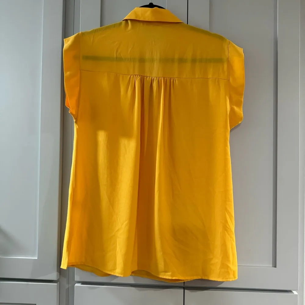 Everleigh‎ Cap Sleeve Yellow Blouse V - Image 2