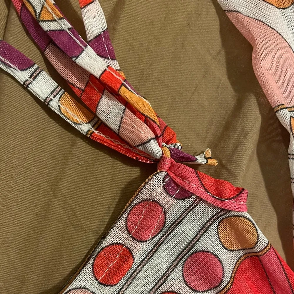 PrettyLittleThing Multi Abstract Print Ruched Underbust Cut Out Crop Top size 12 - Image 8