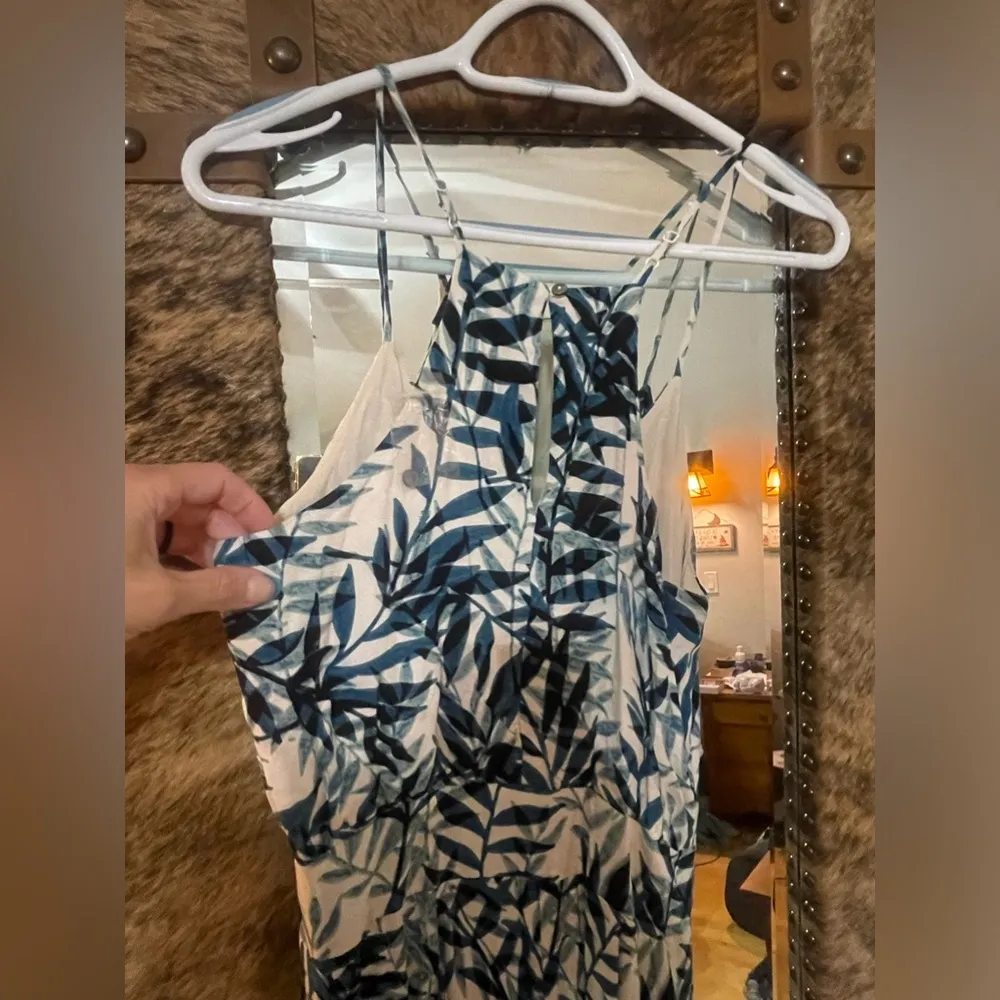 Vici Jumpsuit NWOT sz Small  green leaf pattern - Image 2