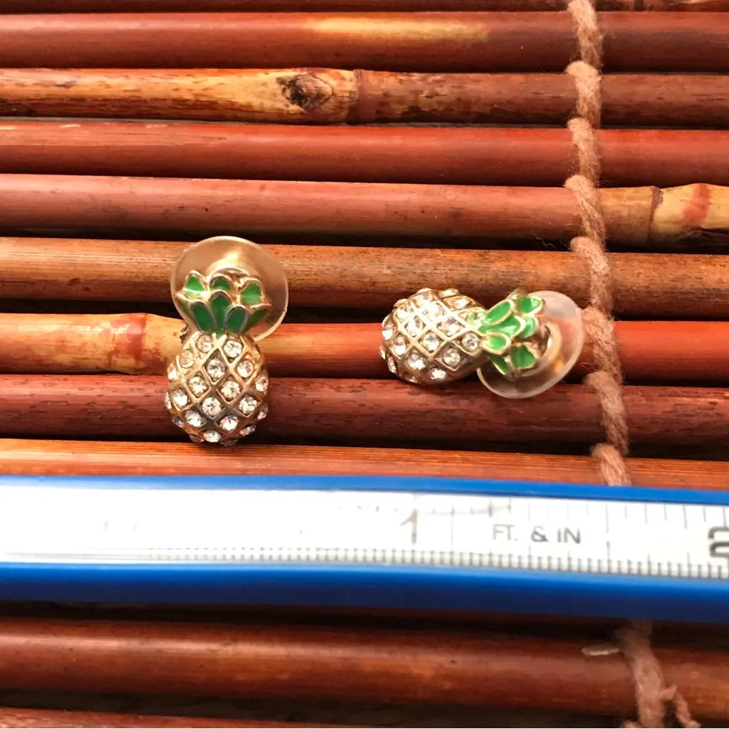 Pineapple stud earrings Green - Image 4