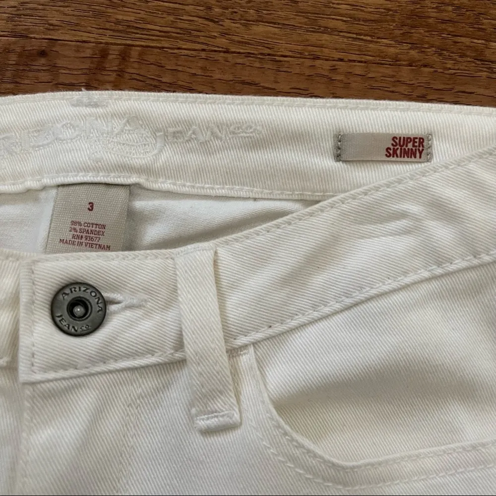 Arizona Jean Company white skinny jeans - Image 4
