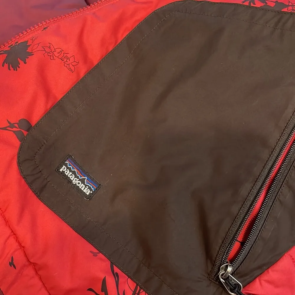 Patagonia red and black flowered full zip insulated nano puffer jacket - Image 11