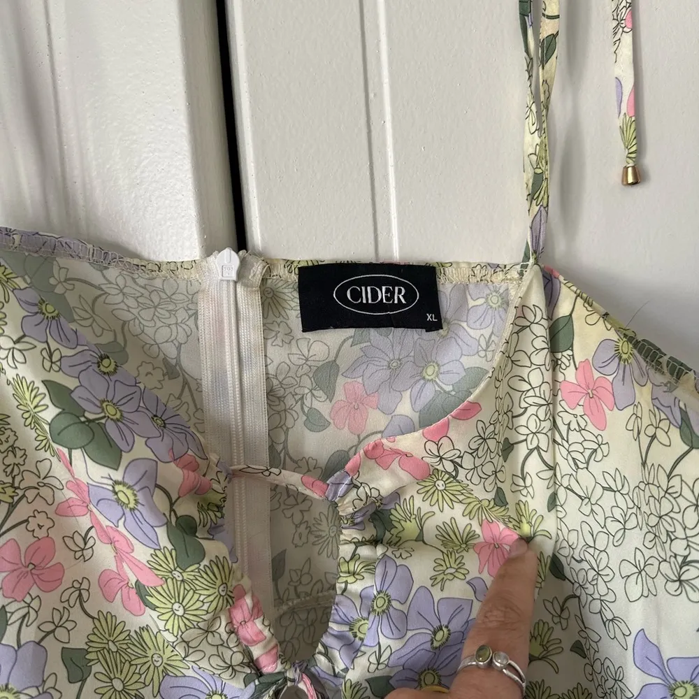 Cider Floral Keyhole Dress - Image 3