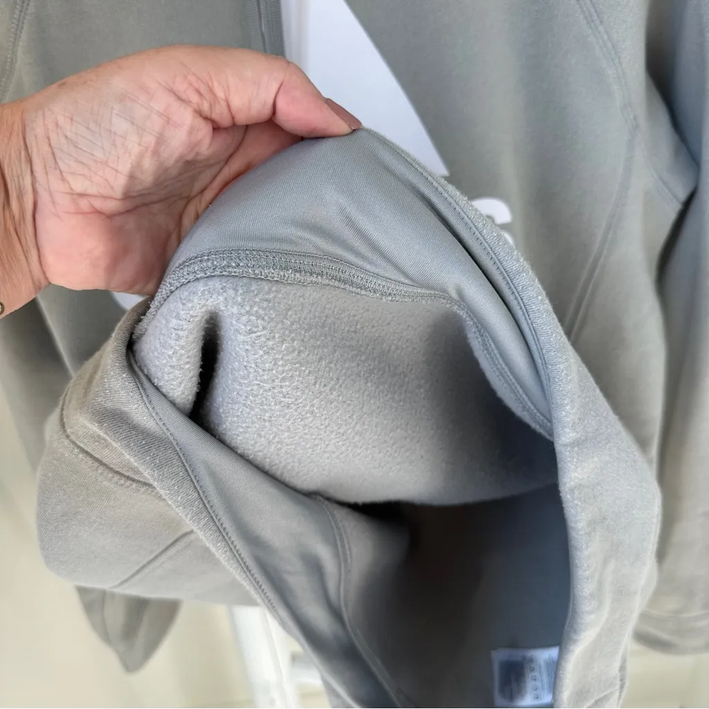 Adidas Women’s Lifestyle Trefoil Graphic Light Gray Pullover Hoodie Size Medium - Image 9