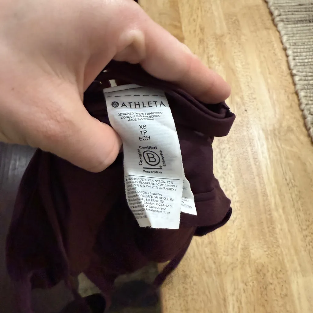 Athleta XS burgundy Crop Top - Image 5