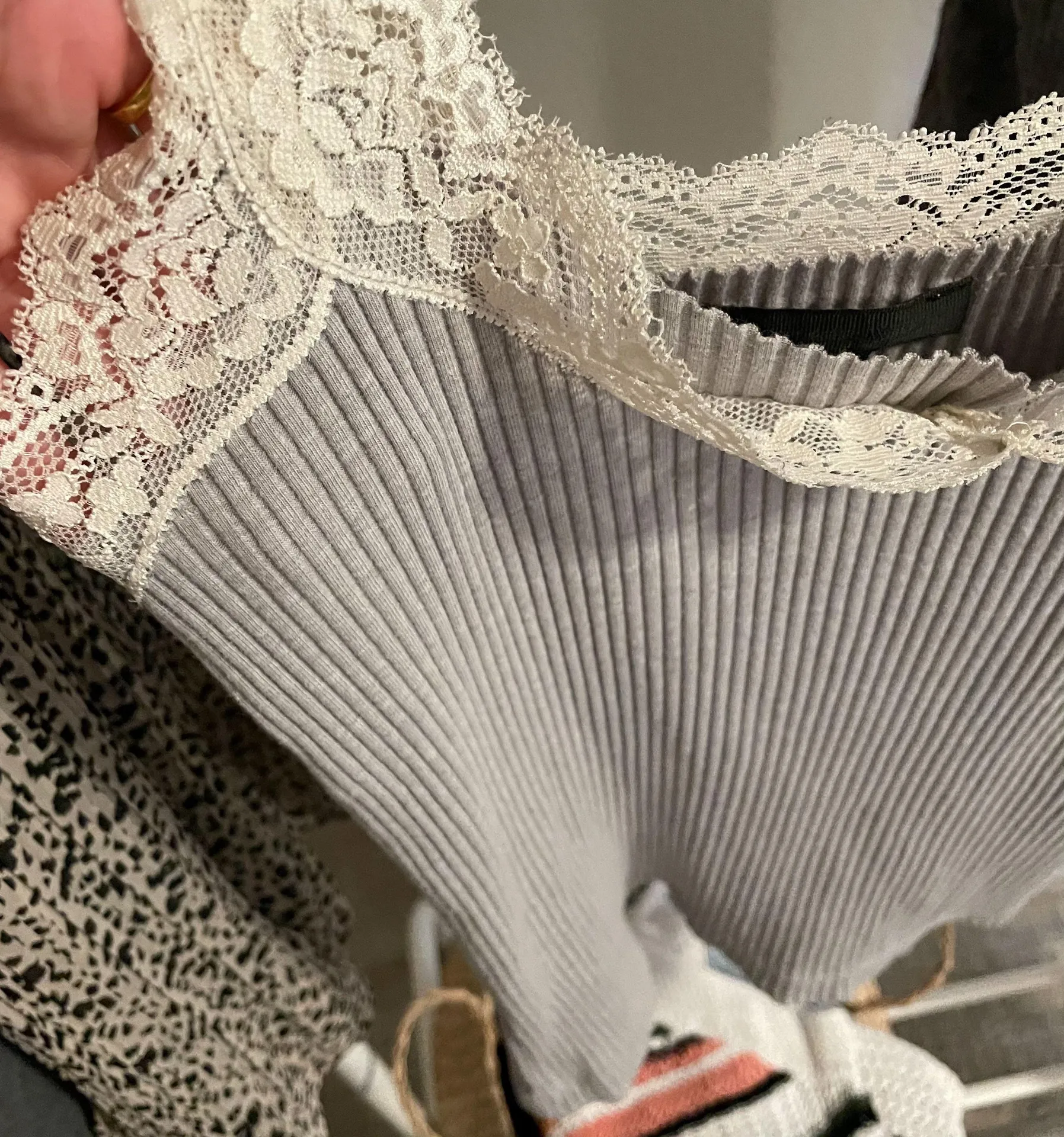 Light Grey Ribbed Lace Trim Tank Top - Image 9