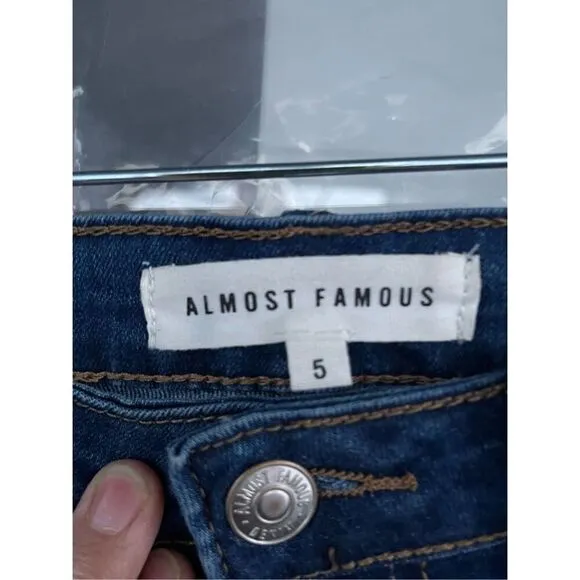 B6 Almost Famous Women's Denim Frayed‎ Flared Jeans Blue Size 5 - Image 3