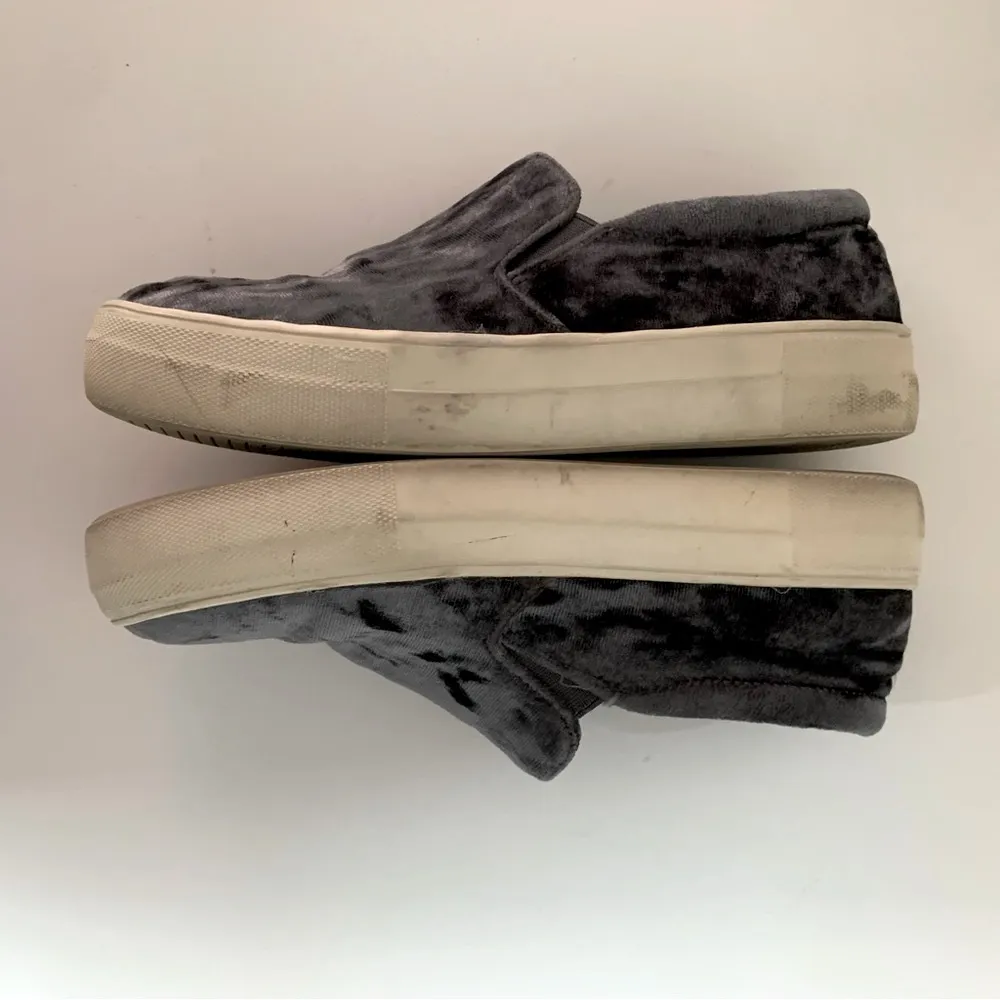 Steve Madden Gema gray crushed velvet slip on platform sneakers Size 7 - Image 9