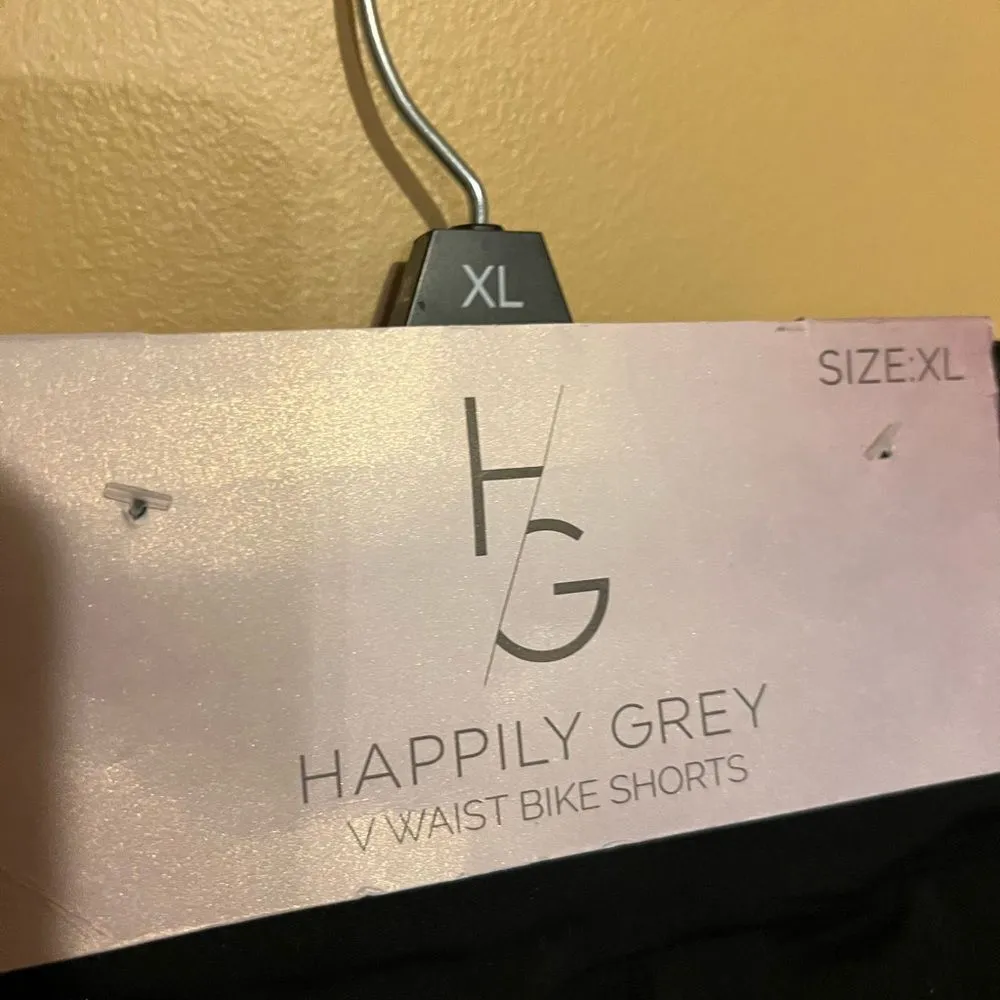 NWT happily grey v waist bike shorts xl Black - Image 9
