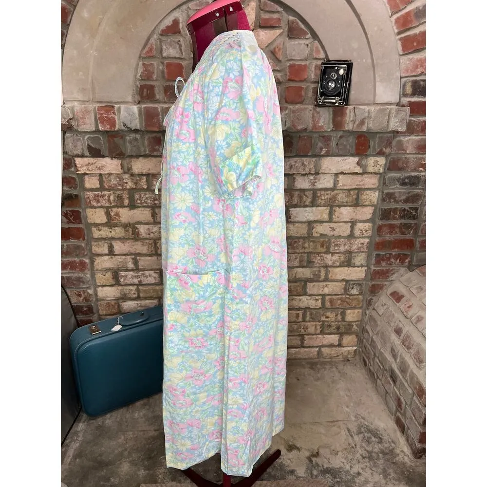 Frolicking dress Vintage floral housecoat pastel pink blue yellow Size L - Image 9