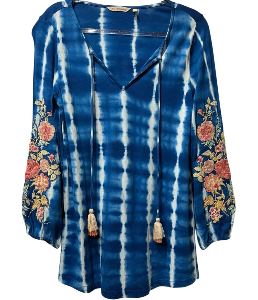 Soft Surroundings Even Waves Embroidered Blue Tie Dye Tunic Shirt Size Small - Image 1