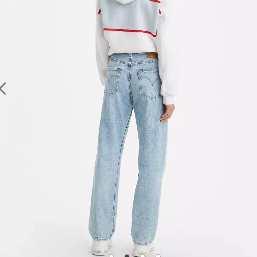 Levi’s Light Wash Dad Jeans - Image 6